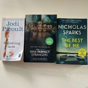 Bundle of Books Soft Cover Jodi Picoult Nicholas Sparks